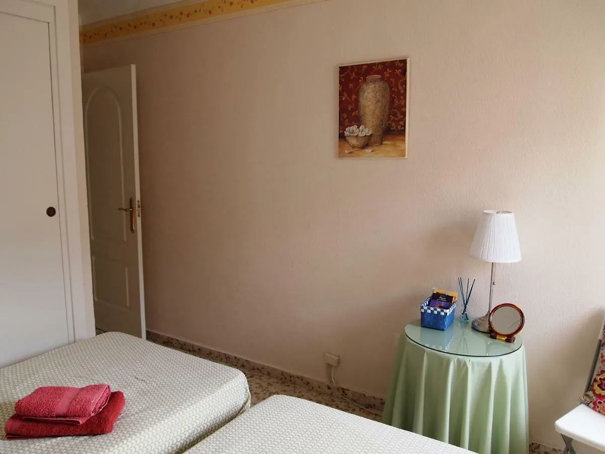 Homestay Habitaciones Frente A La Playa Malaga